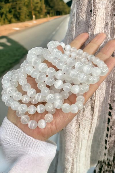 NBS Beautiful Naturel Stones سوار من الحجر الطبيعي الحقيقي من السيلينيت (يطهر الهالة ويعطي الطاقة) (قطعة واحدة)