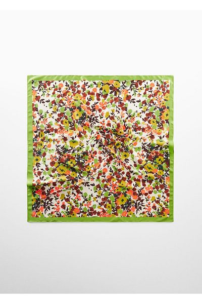 MANGO Woman Blumengemusterter Schal