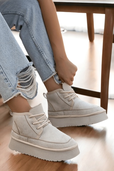 DURUNUN BUTİĞİ Bej (4.5 cm) İçi Kürklü Bağcıklı Günlük Kullanım Bot