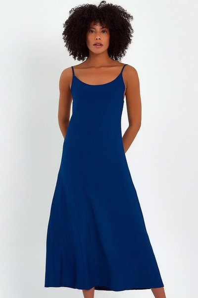 Naliru Kadın Elbise İp Askılı Sırtı ve Göğsü Dekolteli Geniş ve Bol Kesim Uzu...