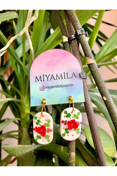 TREND Red Minimal Floral Gold Heeled Oval White Earrings