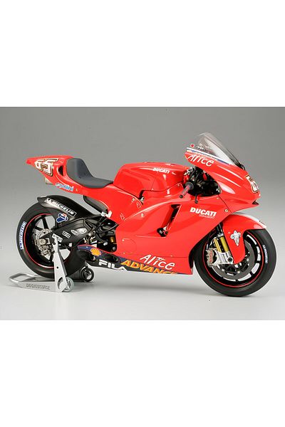 TAMIYA 1/12 Ducati Desmosedici Plastic Motorcycle Model Kit, Disassembled Hobby Set