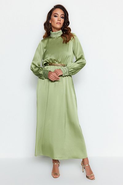 Trendyol Modest Grünes gewebtes Abendkleid mit drapiertem Kragen und Manschetten, Gürtel TCTSS22EB0142