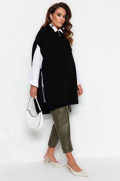 Trendyol Modest Schwarzer Strickpullover mit seitlichem Bindeband und Reißverschlusskragen, detaillierter Strickpullover TCTAW22UV0009