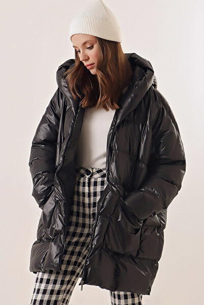 CoolLook Torba Heybe Cep Kapüşonlu Uzun Kol Oversize Kalıp Elyaf Dolgulu Diz üstü Midi Boy Kışlık Şişme Mont