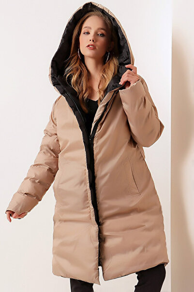 CoolLook Çift Taraflı Kapüşonlu Cepli Uzun Kollu Hafif Elyaf Dolgulu Diz Altı Midi Boy Şişme Mont