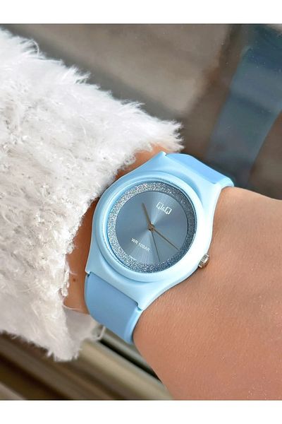 Q&Q Vq86j260y Waterproof Women's Wristwatch with Silicone Cord