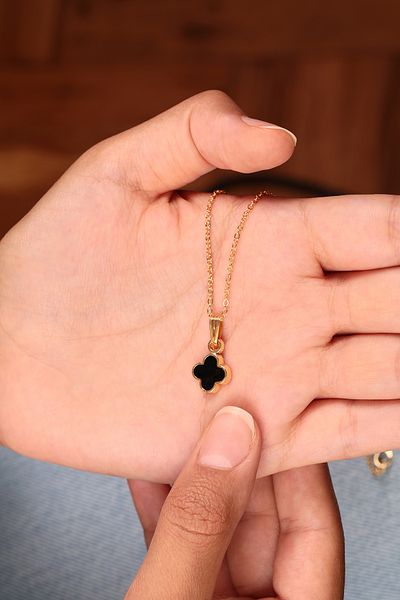 Elika Silver قلادة موديل البرسيم النسائية