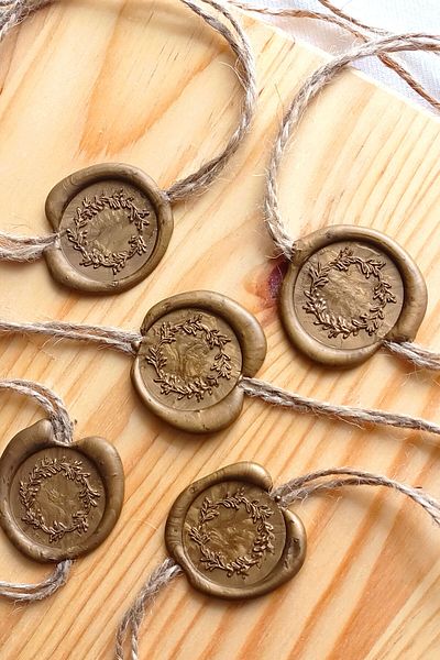 Dekorden Ready-made seal with wicker string - 25 pieces - Antique Gold