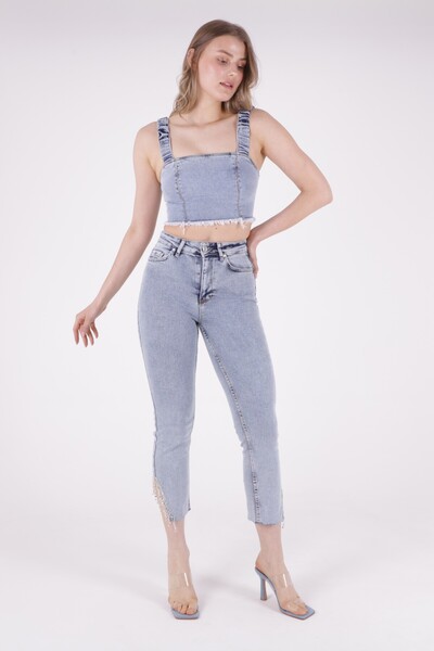 RICHMOST بنطال جينز نسائي عالي الخصر من Mom Fit بأرجل مرصعة - دينم أزرق فاتح ...