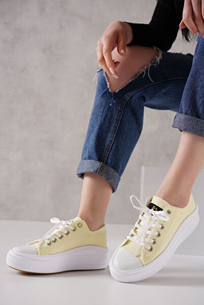 Hayalimdeki Ayakkabı حذاء رياضي نسائي من الكتان باللون الأصفر برباط من فرانكا