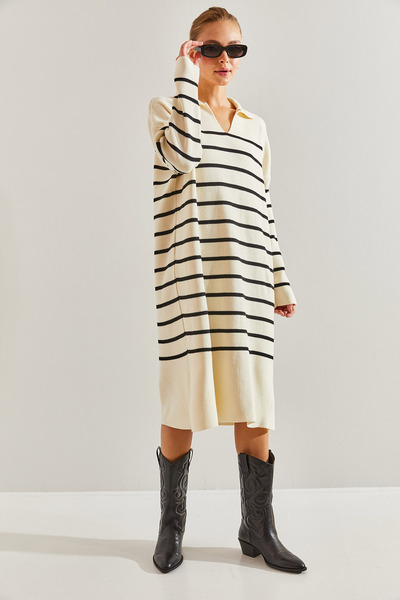 Bianco Lucci Női V-nyakú, oldalt hasított csíkos kötöttáru ruha