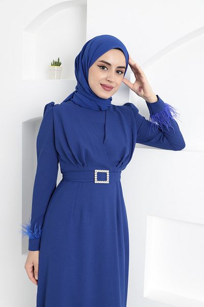 By Hacer Ayaydın Fashion Φόρεμα Hijab σε μορφή μολυβιού με λεπτομέρεια από πούπουλα στα μανίκια