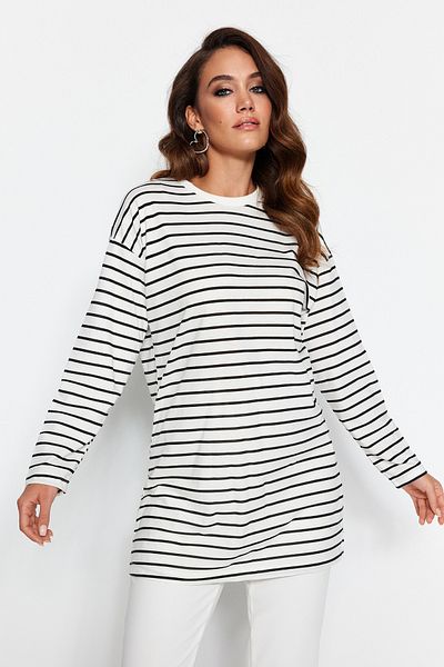 Trendyol Modest Schwarze gestreifte Stricktunika TCTAW22UK0240