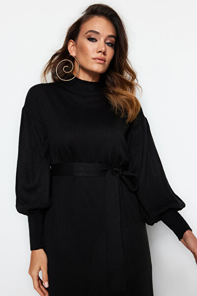 Trendyol Modest Černé pletené šaty s polovičním rolákem TCTAW24EB00023