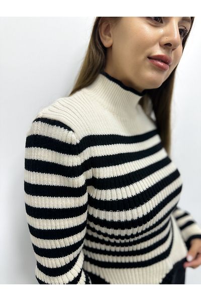 DEQ FASHION Turtleneck Oval Cut Knitwear Sweater