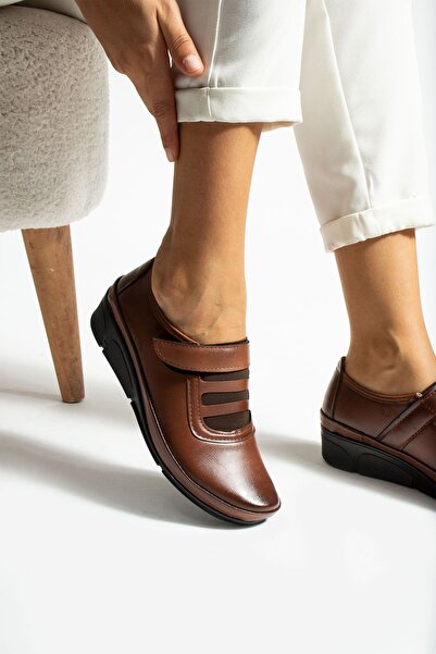 Shakrak أحذية الأم خفيفة الوزن بلون أسمر، أحذية راقصة الباليه للأم، أحذية مريحة يومية