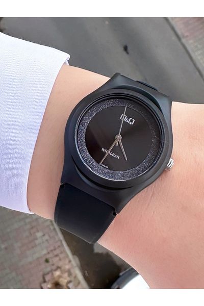 Q&Q Vq86j260y Waterproof Women's Wristwatch with Silicone Cord