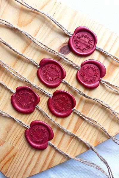 Dekorden Ready seal with wicker string - 25 pieces - Wine Red