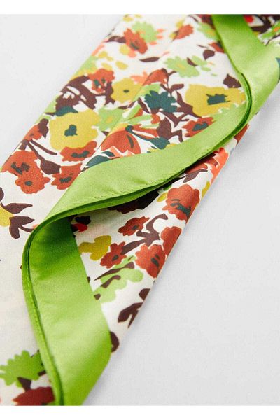 MANGO Woman Blumengemusterter Schal