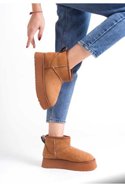 Şukufe'nin ayakkabıları UGGY KISA BOT