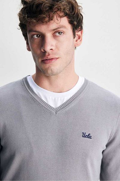 UCLA Cardıff Gray V-Neck Embroidered Men's Slim Knitwear