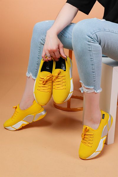 Yellow colour cheap sports shoes