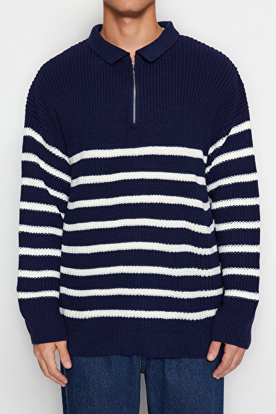Trendyol Collection Polo nyakú csíkos sötétkék túlméretes kötöttáru pulóver - TMNAW24KZ00018
