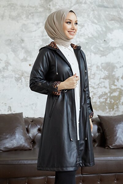 InStyle Detailní kožená čepice Almin Handle Epaulette - Černá