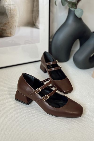 POLKA STORE Dámská helma Mary Jane Brown s uzavřeným zadním dvojitým páskem a čtvercovou špičkou, krátké boty na podpatku