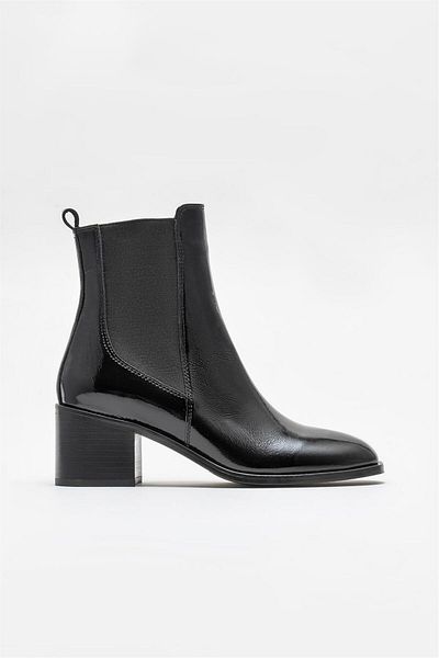 Elle Shoes Μαύρα δερμάτινα γυναικεία μποτάκια με τακούνι
