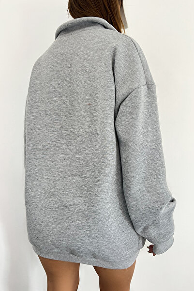 Sun Victoria Unisex Gri Dik Yaka Oversize 3 Iplik Penye Şardonlu Nakışlı Sweatshirt