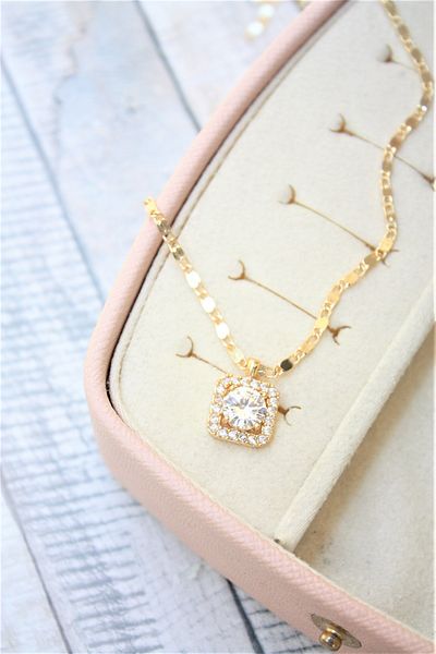 Neva GOLD PLATED THIN ARPA CHAIN SQUARE CUT ZIRCON SINGLE STONE NECKLACE