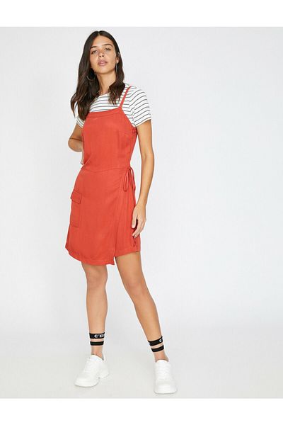 Koton Roter Damen-Jumpsuit mit Trägertaschen und Details 9YAL28049IW