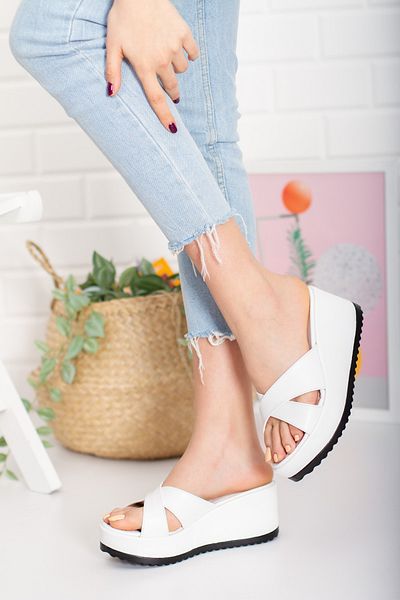 Melacomfort Women's Padded White Cross Slippers