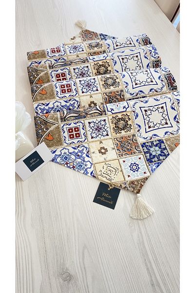 White Alamode Δρομέας με φούντες με σχέδιο πλακιδίων