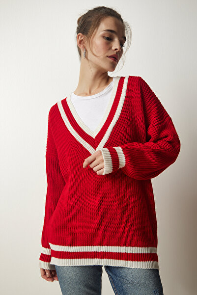 Happiness İstanbul Roter Oversize-Strickpullover mit V-Ausschnitt und Streifendetail für Damen YY00191
