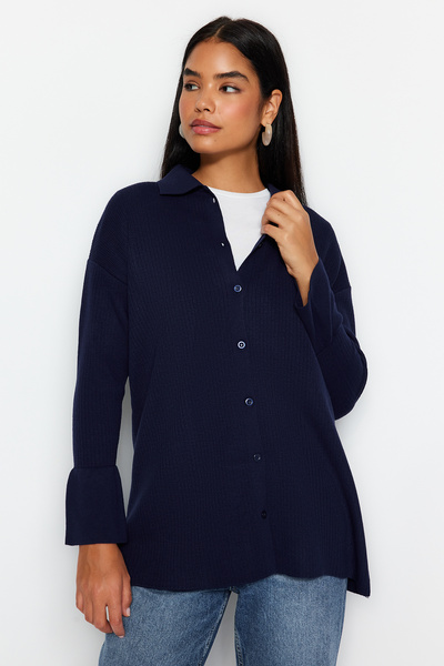 Trendyol Modest Tmavý námořnický žebrovaný pletený svetr TCTAW24TH00025