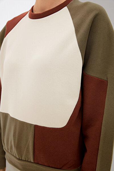 Trendyol Collection Khaki Thick Fleece Inside Color Block Regular/Regular Fit Pletená mikina TWOAW21SW0116