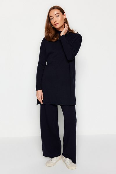 Trendyol Modest Tmavo námornícka modrá súprava úpletu so širokým rozparkom TCTAW24US00028