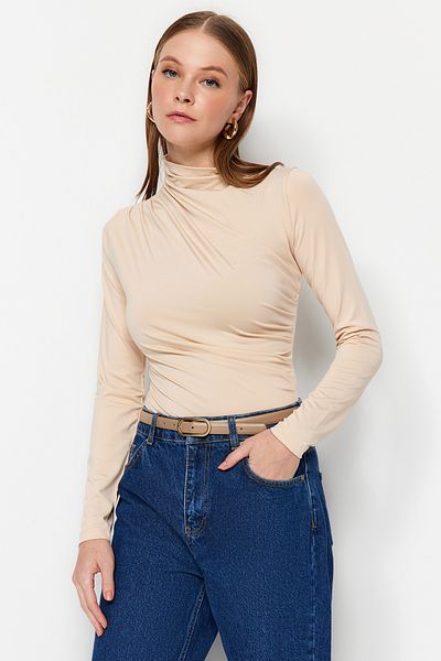 Trendyol Collection Stretch-Strickbody mit Stehkragen und Druckknöpfen in Stone Gather-Optik TWOAW24BD00014