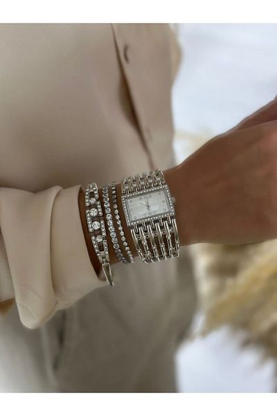 Has Silver Jewelled Rib Clock