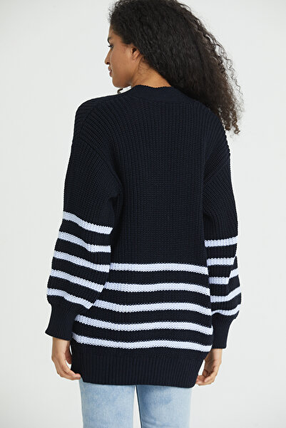 Nopen Knitwear Жіночий темно-синій светр з синіми смужками