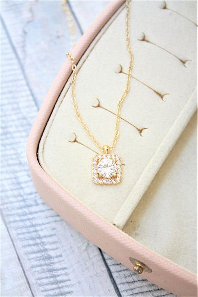 Neva GOLD PLATED FORCE CHAIN SQUARE CUT ZIRCON SINGLE STONE NECKLACE