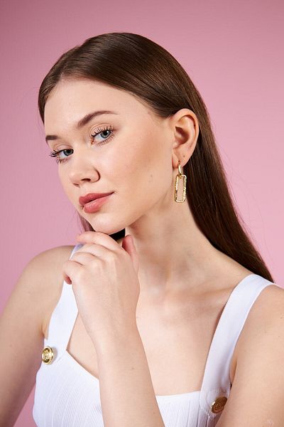 irva collection Κρεμαστά σκουλαρίκια τετράγωνης φιγούρας