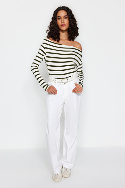 Trendyol Collection Χακί Λευκή ριγέ Premium Soft Fabric Fitted Boat Neck Strechy πλεκτή μπλούζα TWOAW24BZ00227