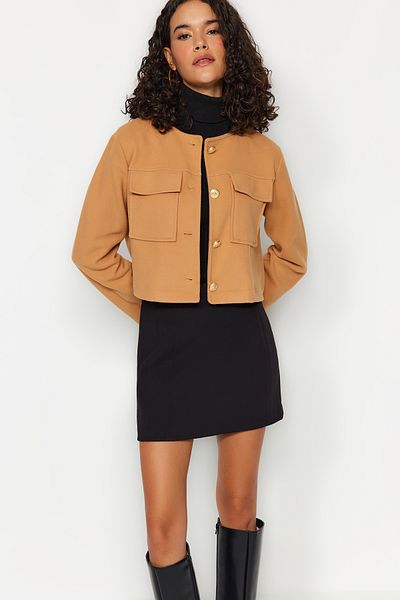 Trendyol Collection Kabát se zlatým knoflíkem Camel Stamp Jacket - Regular Fit Twoaw24Mo00132