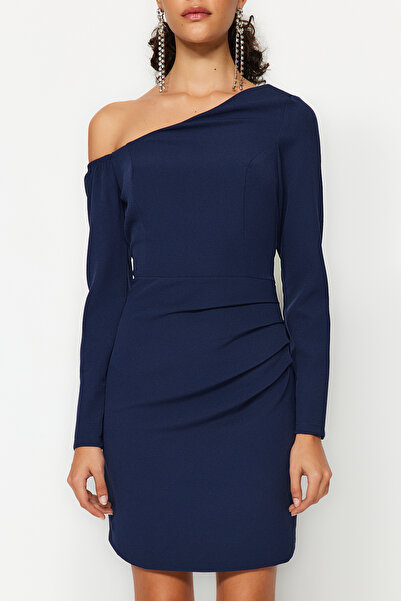 Trendyol Collection Krátké večerní šaty s námořnickou modří - TPRAW24EL00083