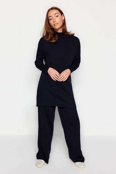 Trendyol Modest Tmavo námornícka modrá súprava úpletu so širokým rozparkom TCTAW24US00028
