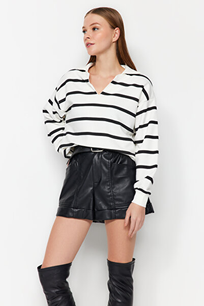 Trendyol Collection Pletená mikina Ecru Polo s límečkem Tlustý Regular/Normal Fit TWOAW24SW00111